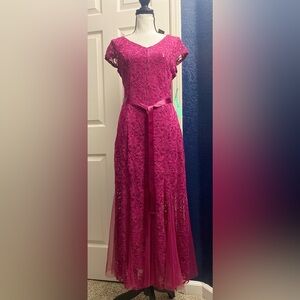 Chic Fuchsia Lace Maxi Dress